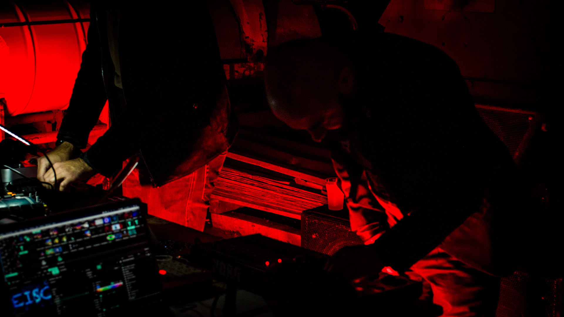 loveiscoil l